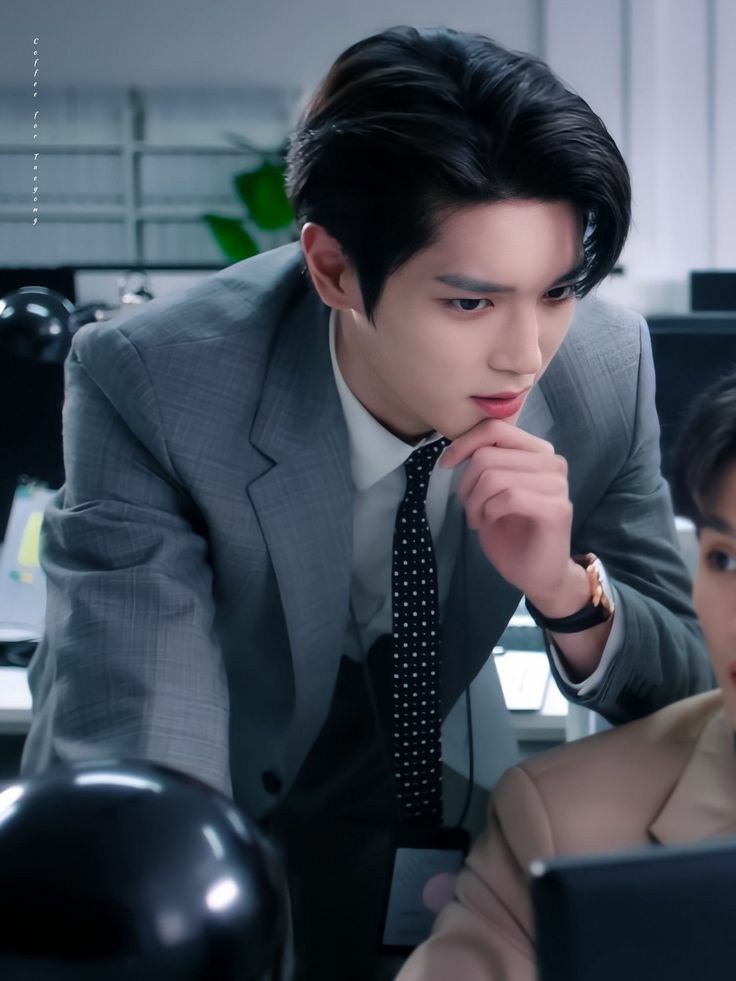 tyongwaipeu's tweet image. F E I G N

__ a lee taeyong AU