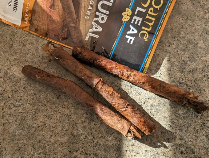 I swear I haven't had a fresh game leaf in the last year. Not 1 pack. Every pack is dry and brittle and<a href="/tag/phmodelcontest"class="tags"><span>#phmodelcontest</span></a>