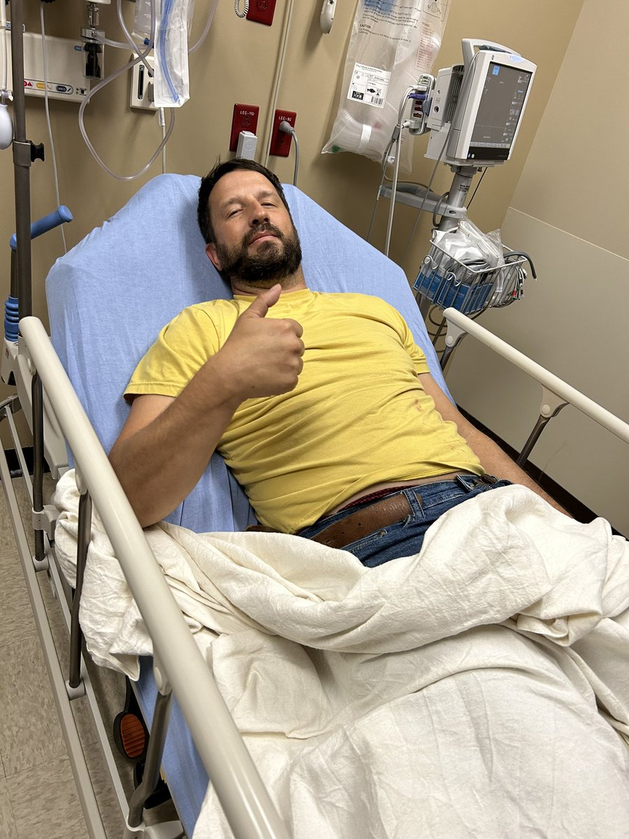 JustinnHollis's tweet photo. Hey fam! I’m asking for prayers. 

I was in an accident. I have two broken ribs, bruised lung, and one messed up arm. https://t.co/kVxCw4mL3W