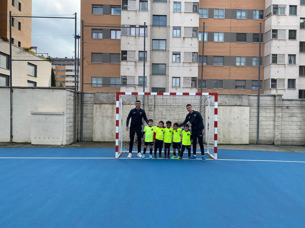 Un sueño cumplido ✅ ganar un título como entrenador. Hace unos meses, era impensable estar dirigiendo a estos peques. CAMPEONES DEL I TORNEO DE MÓSTOLES CHUPETÍN 💜📋⚽👶💯🙌