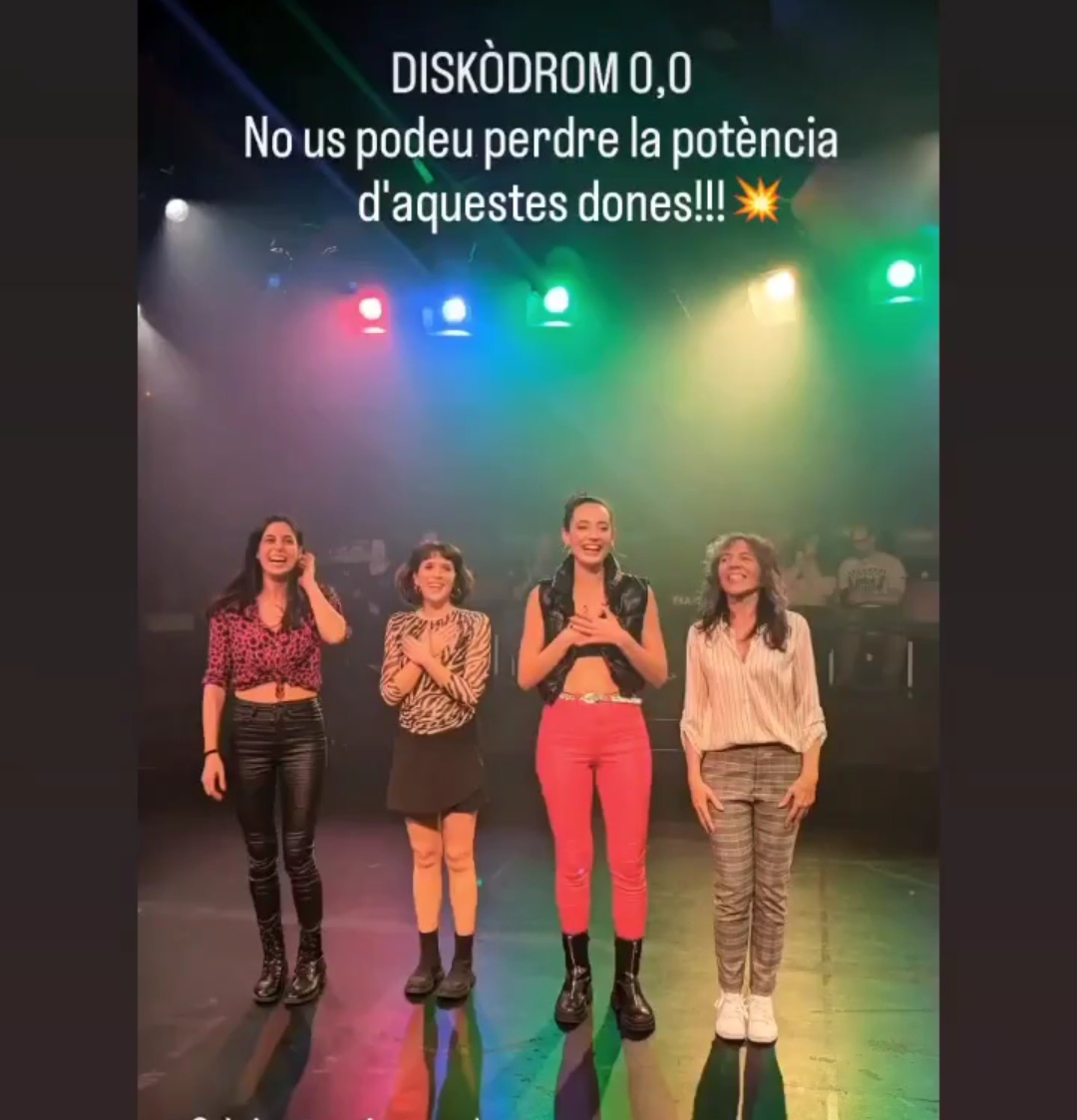 teatregaudi's tweet photo. Hem estrenat molt ben acompanyats! Gràcies per tots els comentaris i per la vostra complicitat! No us perdeu la feina de: Maria Ten @Maria_ten_e , Anna Cerveró @annacervero Andrea Grau i Maria Clausó @clauso_maria @versusteatre https://t.co/A4AbdU6gfA