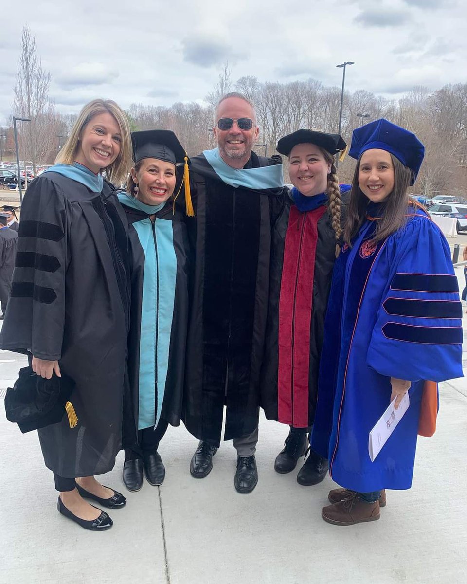 SimoneNance's tweet photo. Love to be representing @UF_COE &amp; @ufalumni (and @USIalumni !) at the @USIedu Fall Commencement with this group of Teacher Ed professors! 🦅🐊 Congrats, graduates! (Thanks, @AlbertRitzhaupt !) https://t.co/ALtfqXM9Ff