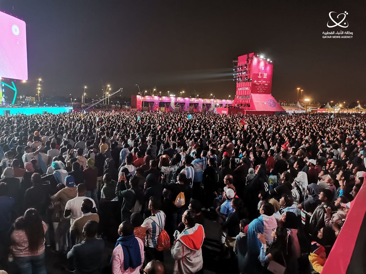 DirectorAshish's tweet photo. #FIFA Fan Festival at Al Bidda Park watching the final match between #Argentina and #France.

#ArgentinaVsFrance 
#FIFAWorldCup 
#FIFAWorldCup2022 
#Qatar2022 https://t.co/ruXRZDGQ06