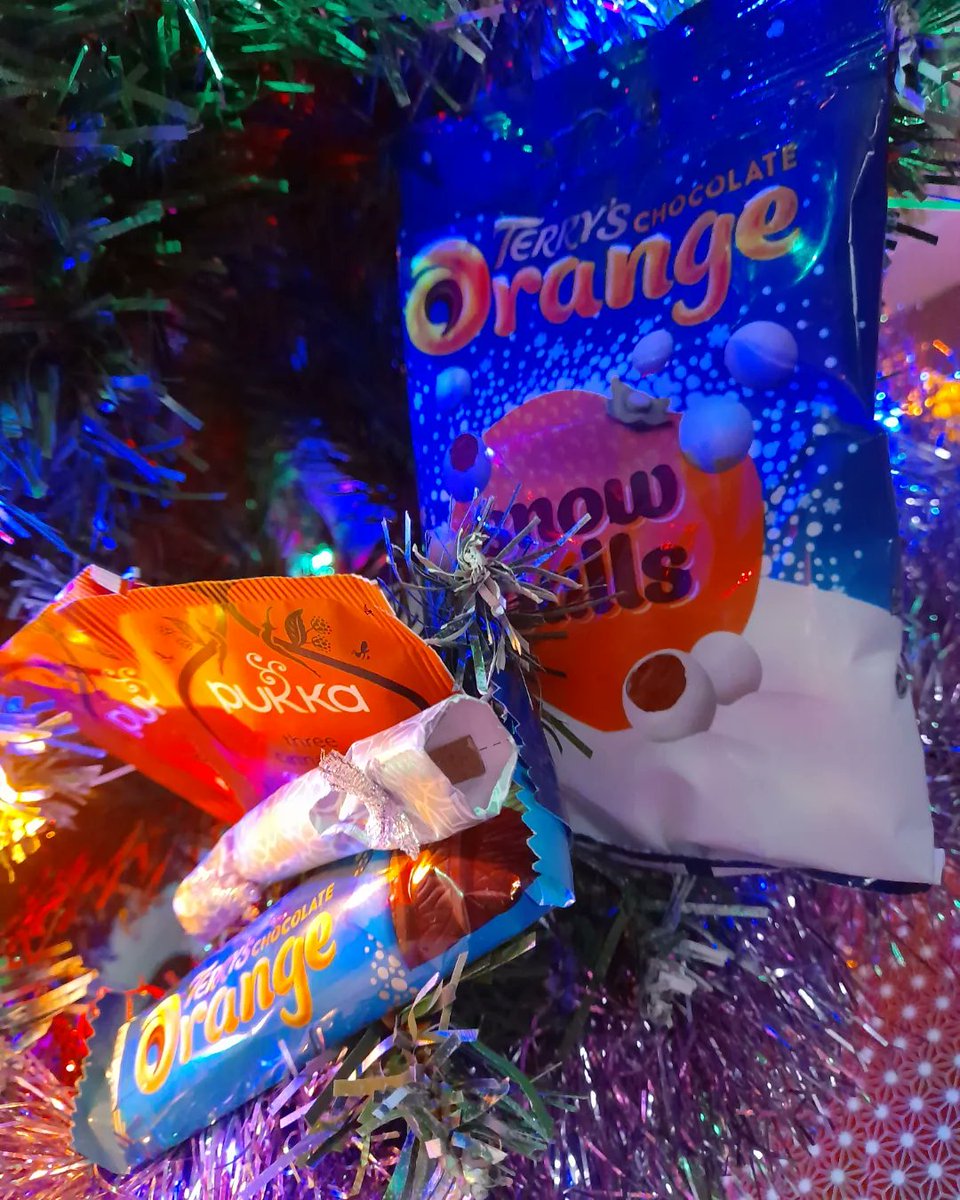 FinlaysonPalmer's tweet photo. Another fantastic book box from @MagicStarBooks for December 📚🎄🍬

This one includes a copy of Rosie Loves Jack by the lovely @DarbonMel 😊

#RosieLovesJack #MelDarbon #Usborne #booksubscriptionbox #booksubscription #MagicStarBooks #christmas #YA #UKYA #youngadultbooks #reading https://t.co/ZfIqvgCjtx