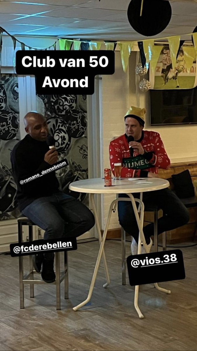 WalterKuijpers's tweet photo. De eerste kerstborrel, aka Club van 50 avond @vios38, afgelopen vrijdag. Met ex-international (ook al is het bij 1 gebleven 😎) en ex NEC-rechtsbuiten Romano Denneboom. Toffe gast, ontzettend leuke gast aan tafel! Een gesigneerde kerstmuts voor Maud bewaard (voor later) 😇 https://t.co/9d0qIYBAsw