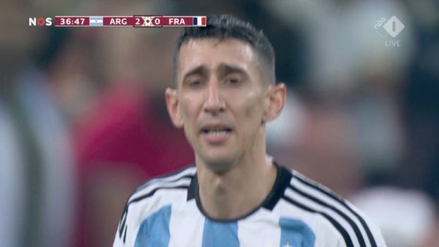 ManuHeredia21's tweet photo. Di María llorando en pleno partido tras marcar el 2-0. Por si no teníamos claro lo que supone esto para Argentina https://t.co/Z3fQnkxVMT