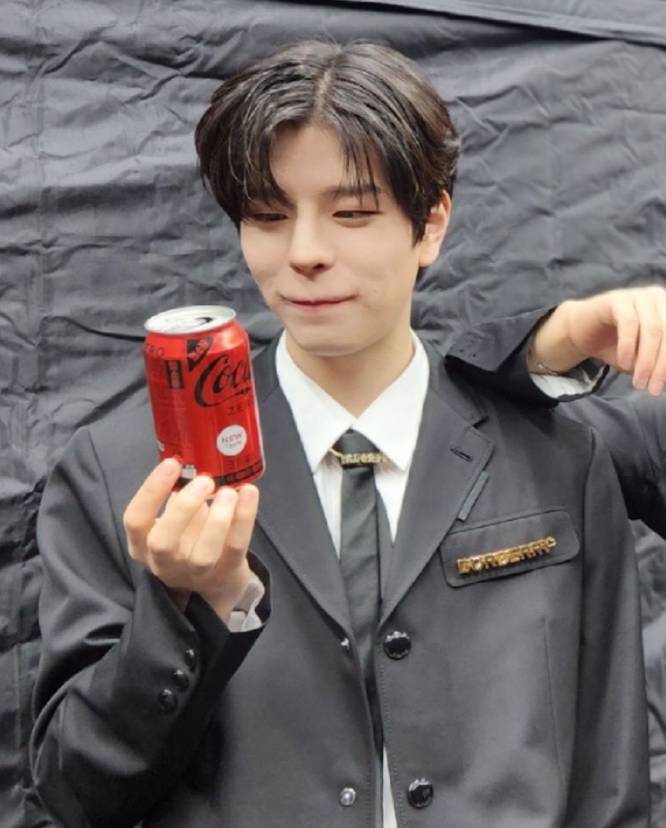 random seungmin (@ksmrandom) on Twitter photo 