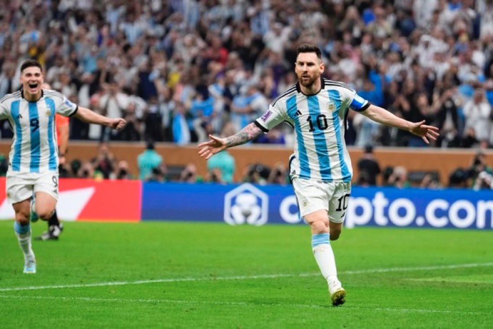 WatcherGuru's tweet photo. Crypto․com on full display at the World Cup Final 🏆 https://t.co/6uOQvKvSLX
