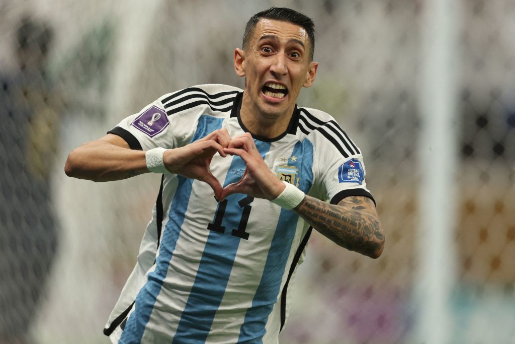 CNNEE's tweet photo. 📸 Ángel Di María celebra tras marcar el segundo gol de su equipo durante la final de la Copa del Mundo entre 🇦🇷 Argentina y 🇫🇷 Francia #Qatar2022 

https://t.co/ifEKUNOEqf https://t.co/R4DyWvkGsq