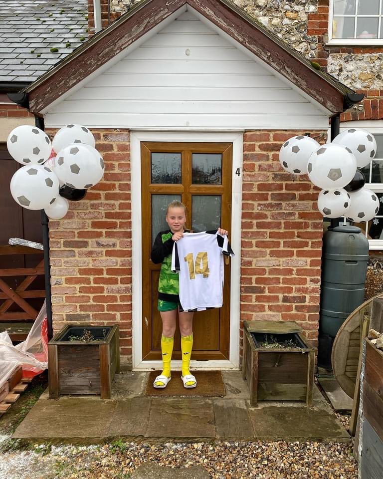 ChalkonBoots's tweet photo. Hi Todd, @ToddCantwell_10 I’d love to see you this Christmas as I’m your number one fan, and I play for Dereham Town under 9’s and my number is 14!! Love Georgie ⚽️⚽️⚽️⚽️🖤💛💚💛🖤💚💛💚 https://t.co/P925J4OqCj