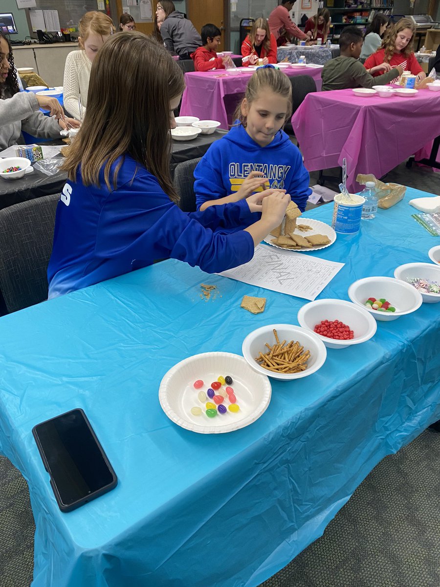 Students wrote how-to writing- for making ginger bread houses! Students then created gingerbread houses with their pen pals! 🍪😋