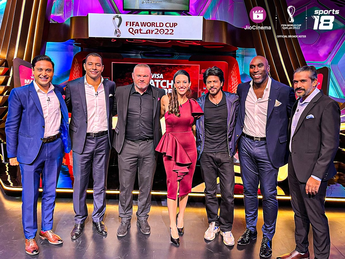 _PatilVishwajit's tweet photo. The Team #Pathaan 🔥🔥 Mode On GLOBAL STAGE with the film’s promotions at the #FIFAfinals! 😍🔥❤️ @iamsrk @deepikapadukone @yrf 

#FIFAWorldCup
#ArgentinaVsFrance      #FIFAWorldCup2022 #Messi #Mbappe #Pathaan #ShahRukhKhan #SRK
#FIFAFinalWithPathaan #DeepikaPadukone https://t.co/95U2sLJHCG