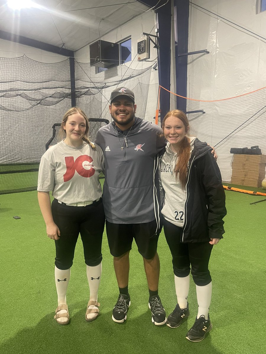 bkemp7702's tweet photo. I had a fun and great learning experience at the Roane State camp yesterday. Thanks coach J and staff @RoaneStSoftball @2024Pearldavis @jc05adamscathey @redhawkssball https://t.co/gIr2rPClpo