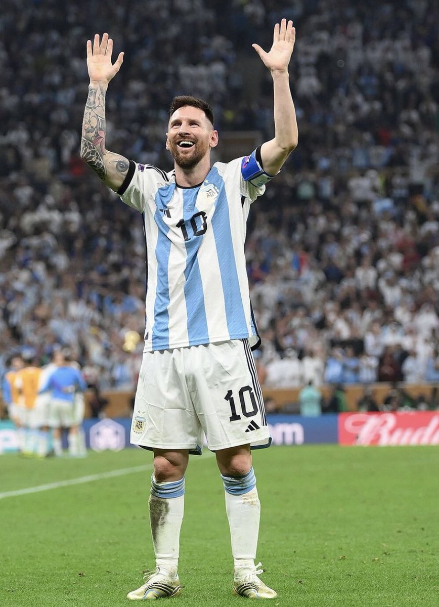 aNuajit910's tweet photo. D entire 120 min today was something most f us may hv never seen b4.Atleast I haven’t.Loved dr spirit.Loved d teamwork.Each player played dr game,all penalty shooters Vr n point,d goal keeper was AMAZING,but of course d hero,always LIONEL MESSI!!! https://t.co/9ohCHL5xaB