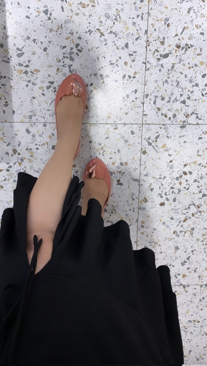 Bebelax1720's tweet photo. Kalah taruhan sama ayang, terus bayarannya disuruh "service" 3 orang temennya sampai pagi 🥵 
*jgn excited dulu yah guys, its just my fantasy* 😉
Tapi beneran abis nobar sama pcr + temen2nya. Si temen duduknya nempel2 sih, jdi melayang imajinasi
Xixi https://t.co/GaLwLpYIXL