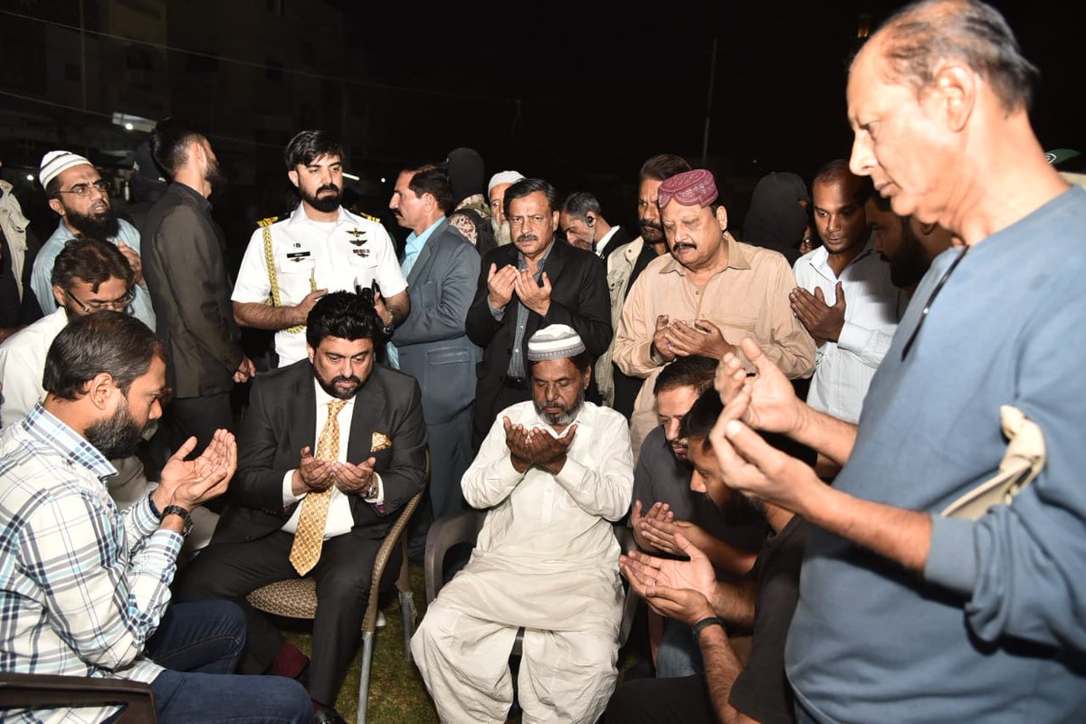 harissyed86's tweet photo. گورنر سندھ کامران خان ٹیسوری کی مقتول طالب علم  بلال کے گھر آمدوالد سے تعزیت

بہیمانہ قتل میں ملوث تمام مجرمان کو جلد  گرفتار کیا جائے گا، بلال کے والد کے صبر پر  سلام پیش کرتا ہوں، بلال کے نام سے سڑک یا پارک کو منسوب کیا جائے گا، گورنر سندھ کامران خان ٹیسوری

#JusticeForBilal https://t.co/lq5rAFNAqH