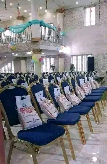 Adebayo08383331's tweet photo. Come to church u no gree, if I post location make I bend 😕 https://t.co/RDwb6if91B