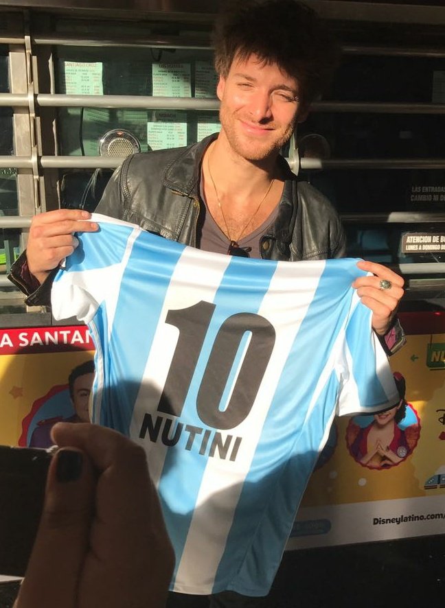 ReadyToRewind's tweet photo. ¡¡VAMOS ARGENTINA, CARAJO!! 🇦🇷🙌
Day 8️⃣4️⃣ of asking @PaoloNutini to bring Last Night in the Bittersweet tour to South America  ♥️ 🙏 It feels like forever since you came to Argentina in 2017. We love you 💕 🥹 #paolonutini #Argentina https://t.co/6SDQZFE3S7