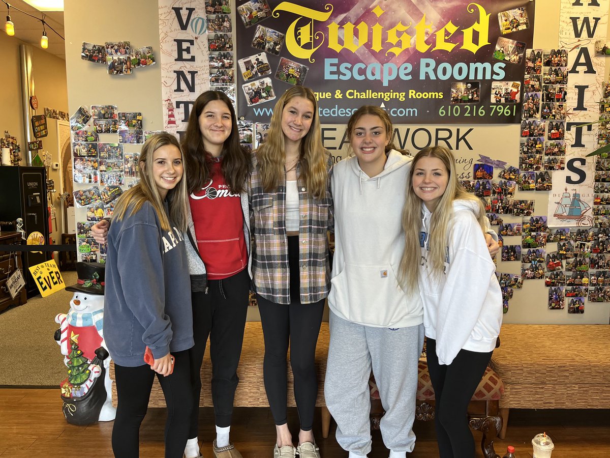 jahenchy's tweet photo. Twisted escapes..can they do it?⁦@NazGBball⁩ https://t.co/tzucJi69Tk