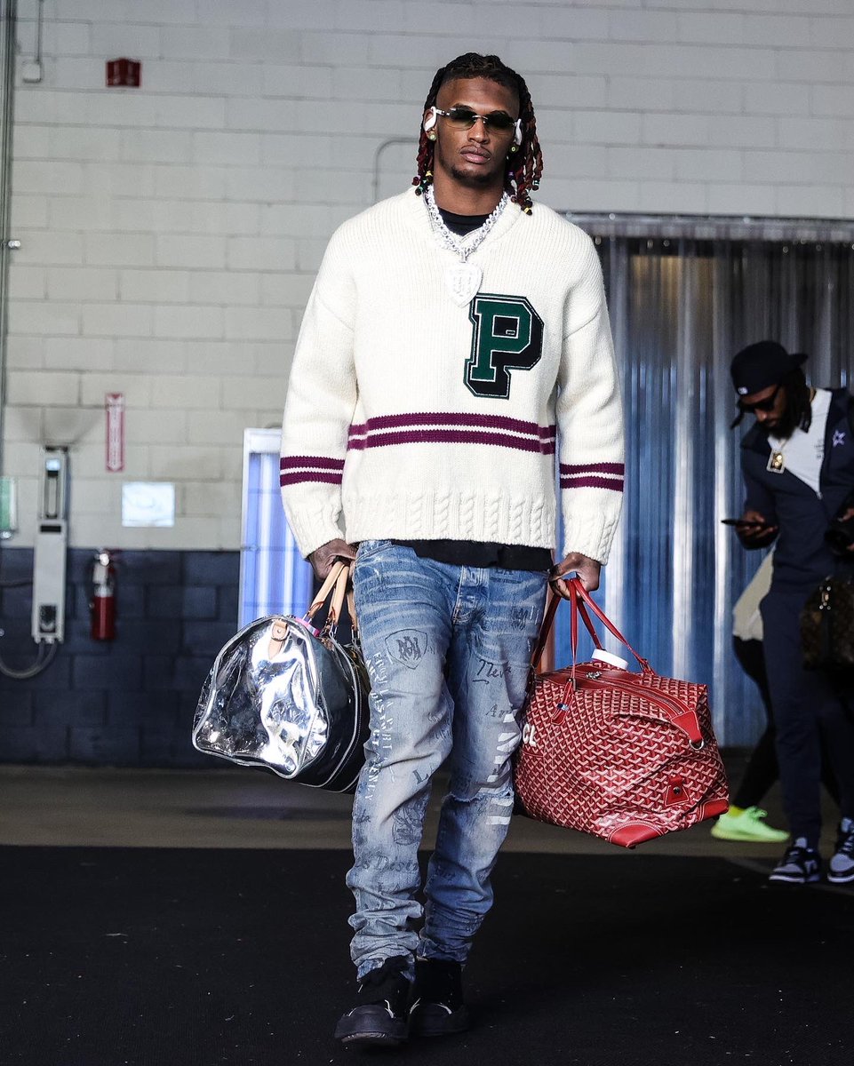 dallascowboys's tweet photo. The Boyz stay fitted.

#DALvsJAX | #DallasCowboys https://t.co/M0US0HMGZx