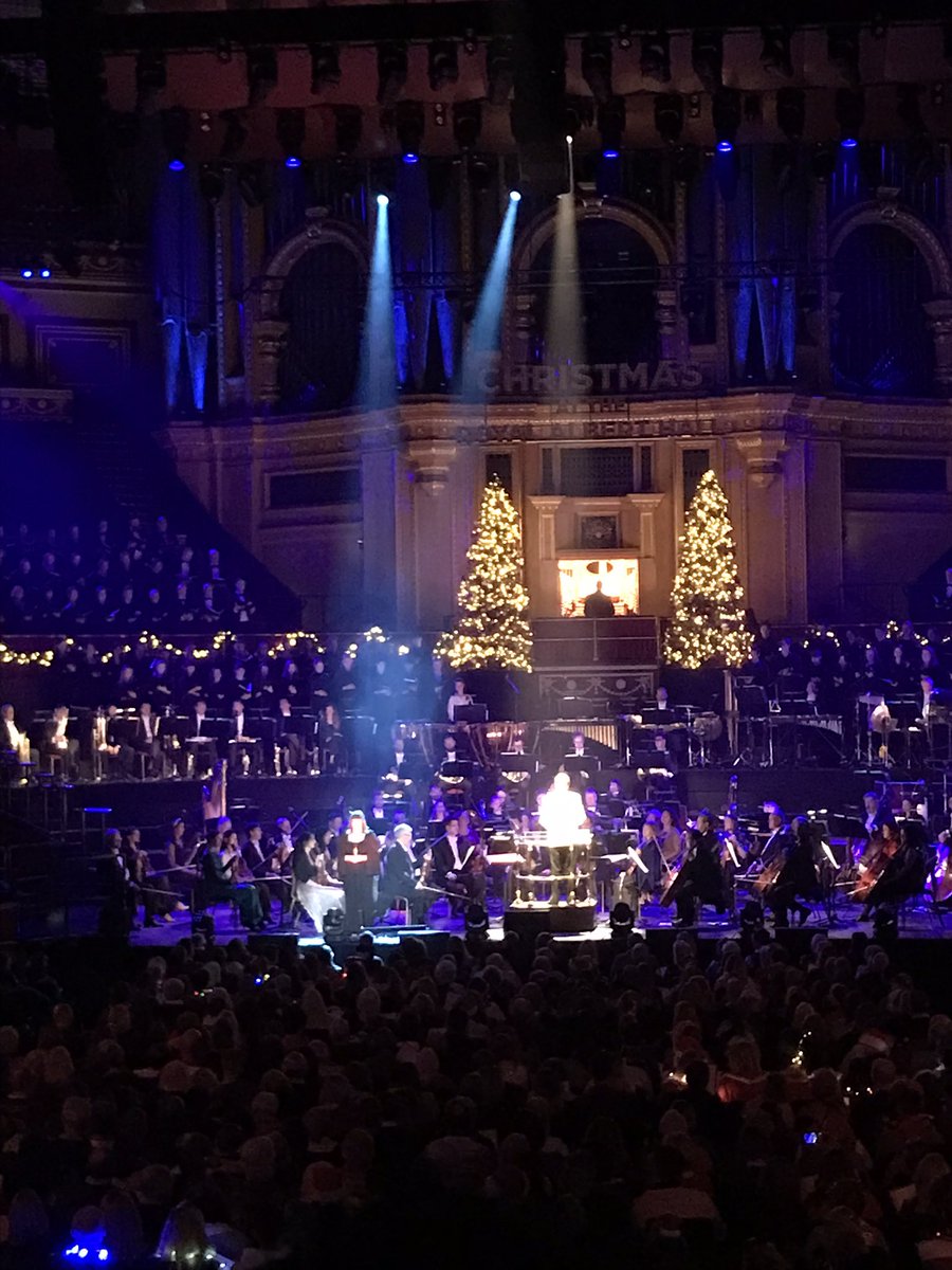 SarahMoll3's tweet photo. #RAHChristmas Really getting us into the Christmas mood🎄🥰 https://t.co/OAPW89upCz