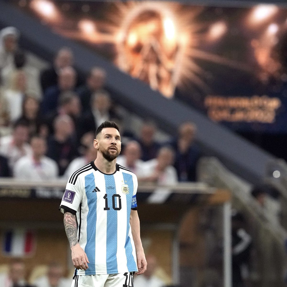 🚨 RECORD ! Lionel Messi devient aujourd’hui le premier joueur de l’Histoire à marquer à chaque étape d’une Coupe du monde ! 🐐🇦🇷

✅ Phase de groupe 
✅ Huitièmes de finale 
✅ Quarts de finale 
✅ Demi-finales 
✅ Finale