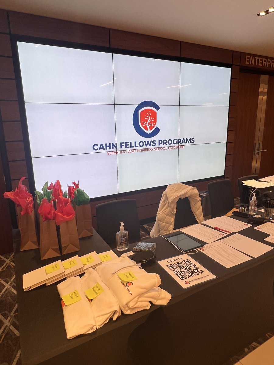 P721Q's tweet photo. Day 3 of the Cahn December Study Summit in NYC and we are loving it! @hrenelus721 @MsRomanini721Q @TheCahnFellows @CahnFellows https://t.co/QVWh3Vex36