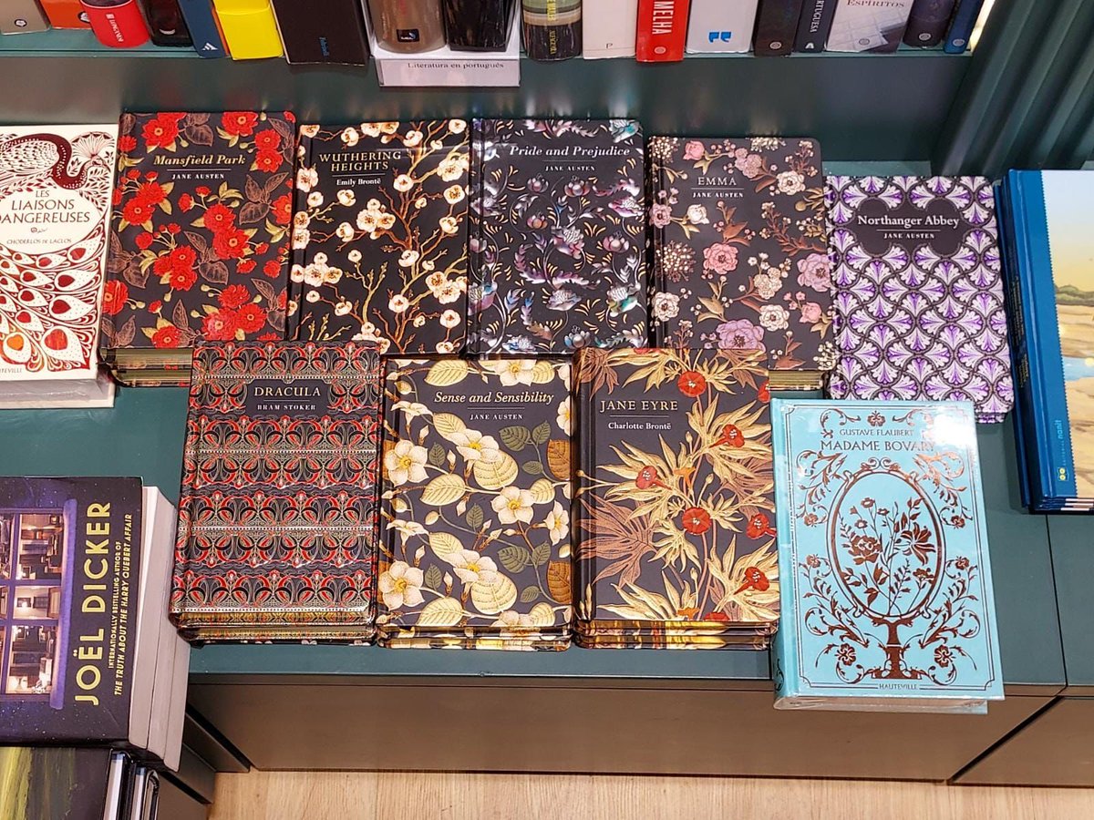 casadellibro's tweet photo. Este invierno es buen momento para retomar los clásicos 🤩

📸 Casa del Libro #Palma https://t.co/UteXCbkZ3m