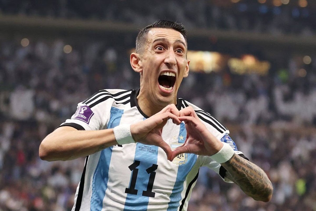 Resident behind the attending who is asking student about the "O" in JONES  criteria.