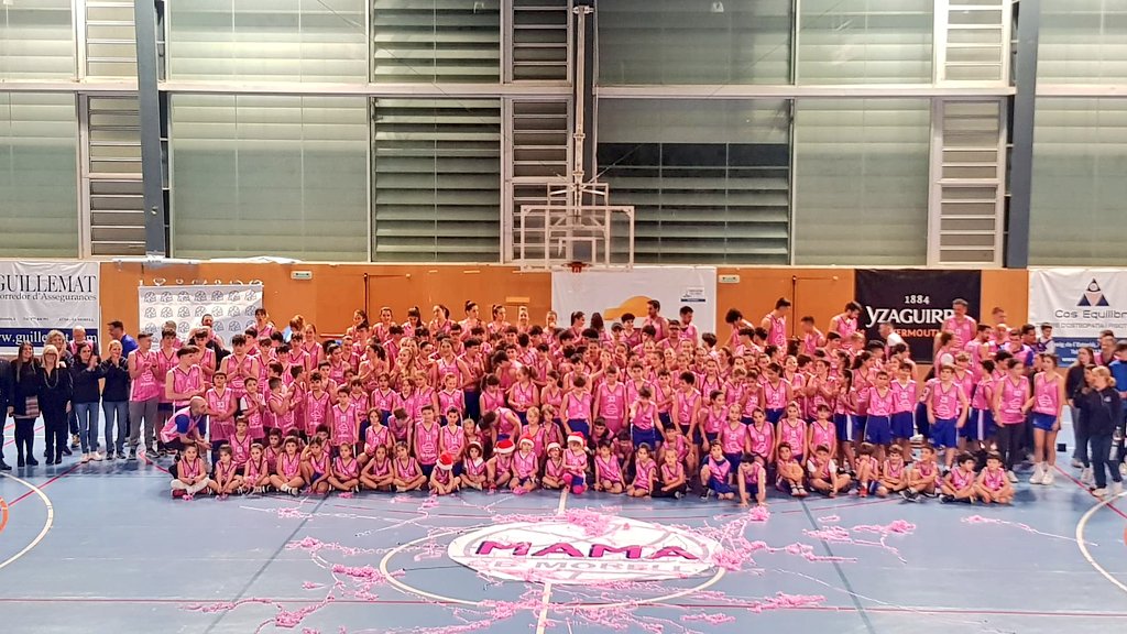 Presentació dels 22 equips del <a href="/cbmorell/">cbmorell</a> 2022-23.
Van sorprendre al públic al presentar a cada jugadora/or amb el nom i cognoms de les seves mares, fins hi tot amb el nom a la samarreta.
Original iniciativa reivindicant l'empoderament de la dona💞👌👏 <a href="/RosaM_Sanchez/">Rosa M. Sánchez🎗</a> 💫#EsportCat