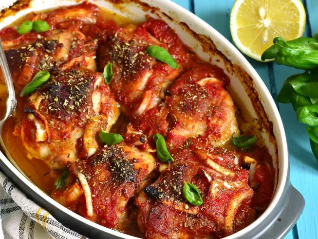 CDKitchen's tweet image. The effort to deliciousness ratio for these Italian chicken thighs is off the charts! Tomatoes, garlic, onions, and seasoning are all you need to take these thighs to the next level. Just sit back and let your crock pot do the work! buff.ly/3EyizES