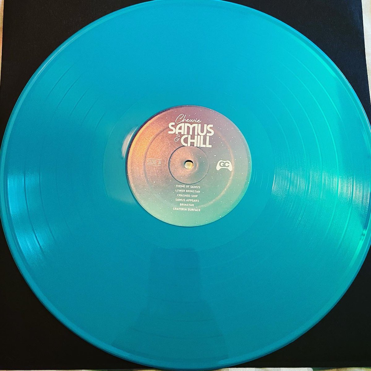 Martaino_1up's tweet photo. Just got back from a weekend in London battling train strikes and icy weather had a good time still but also came home to @GameChops Samus & Chill vinyl ๐๐ซ #Nintendo #gamechops #VINYL #vinylrecords #Metroid #Samus https://t.co/OzTNZ2sRbu