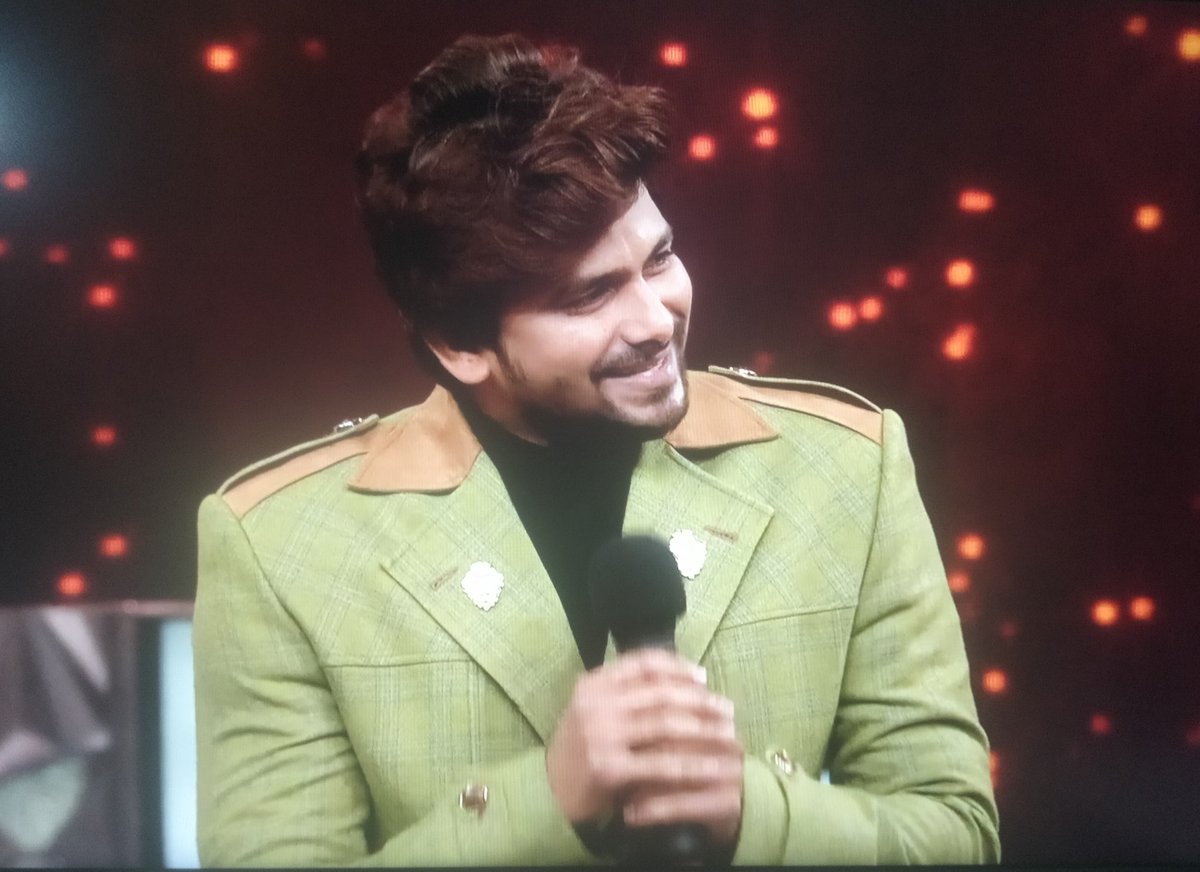 Ojaas_Gambhera's tweet photo. On stage KINGuuuuuu #VJSunny 👑
All seasons lo Best winner @VJSunnyOfficial 🏆🔥
#BiggBossTelugu6 https://t.co/lK6s5rVxaE