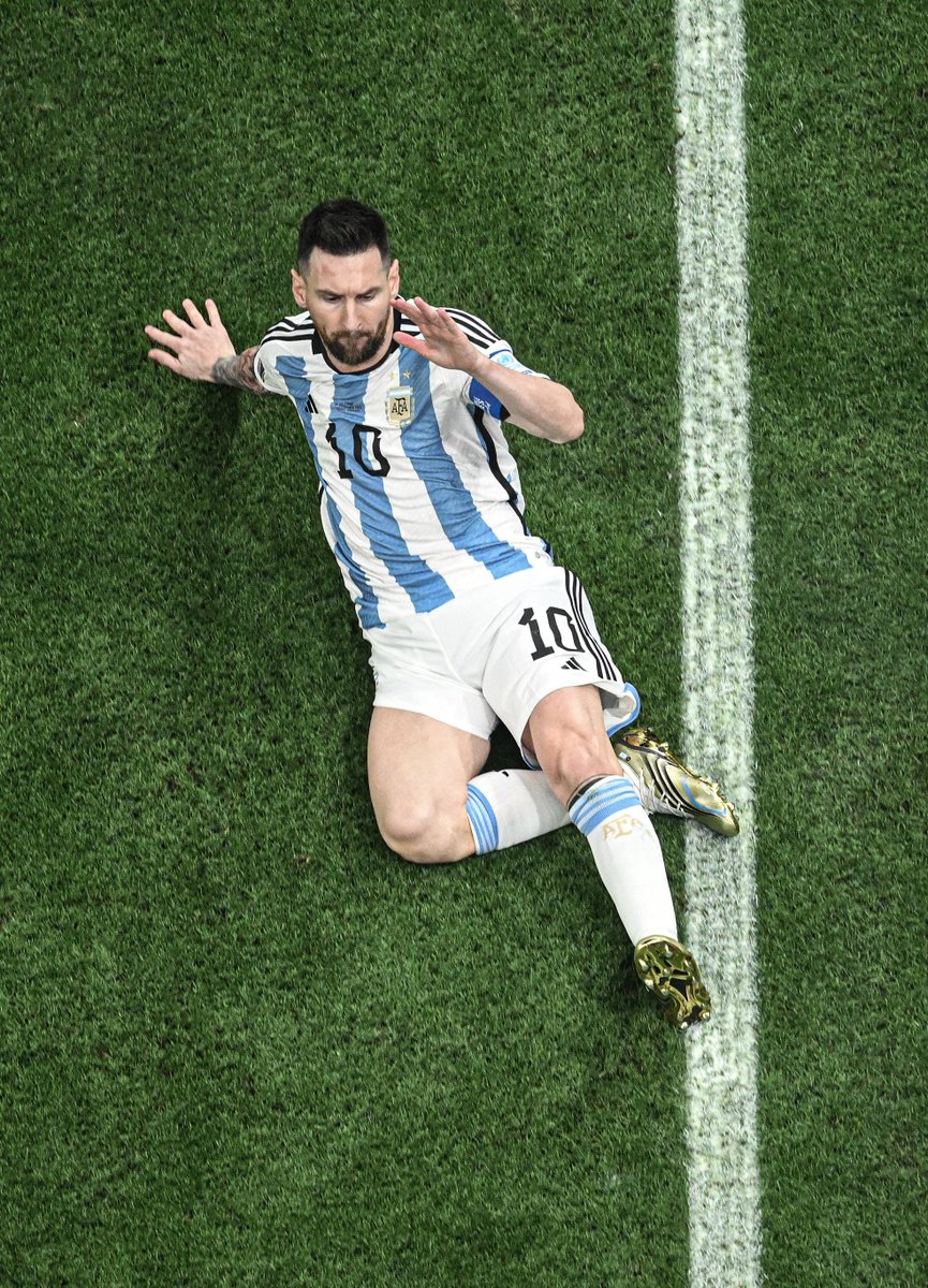 Messismo10's tweet photo. El único jugador de la historia en convertir gol en fase de grupos, octavos, cuartos, semifinales y final de la Copa del Mundo. 

Respeten al más grande de todos los tiempos. https://t.co/3FxYYXPPrX