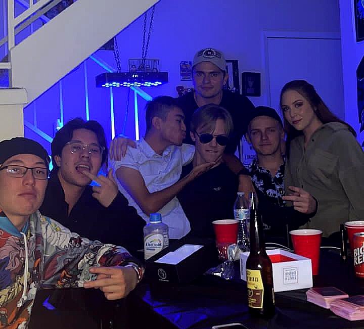 DeluccaJase's tweet photo. Last night was lit
#drinking #partyboys #Tequila #rum #shotsbacardi #fadedAF https://t.co/llDrnPFb0E