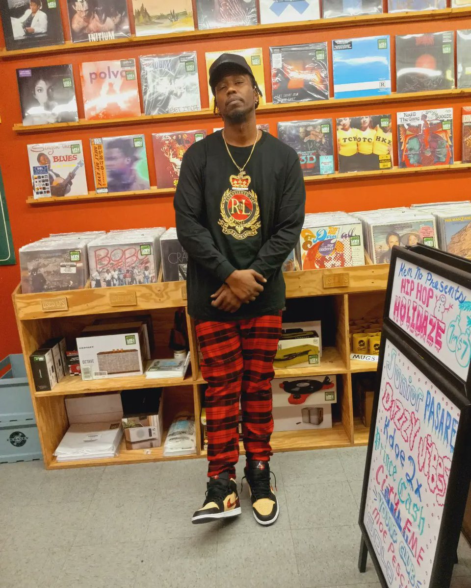 CityFME's tweet photo. #HipHopHolidaze showcase 🤘🤘 #DumbRecords https://t.co/7rHvTXssXs