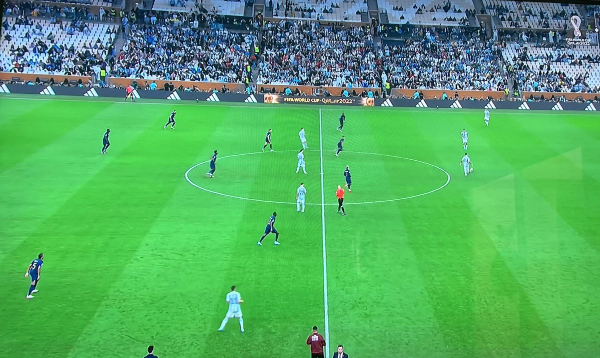 Se fueron los franceses del estadio… al menos el 1T donde ni al arco llegaron… y sus aficionados para el 2T ya no los acompañan. <a href="/Faitelson_ESPN/">DF</a> <a href="/joserra_espn/">José Ramón Fernández</a> <a href="/rgomezjunco/">Roberto Gómez Junco</a>