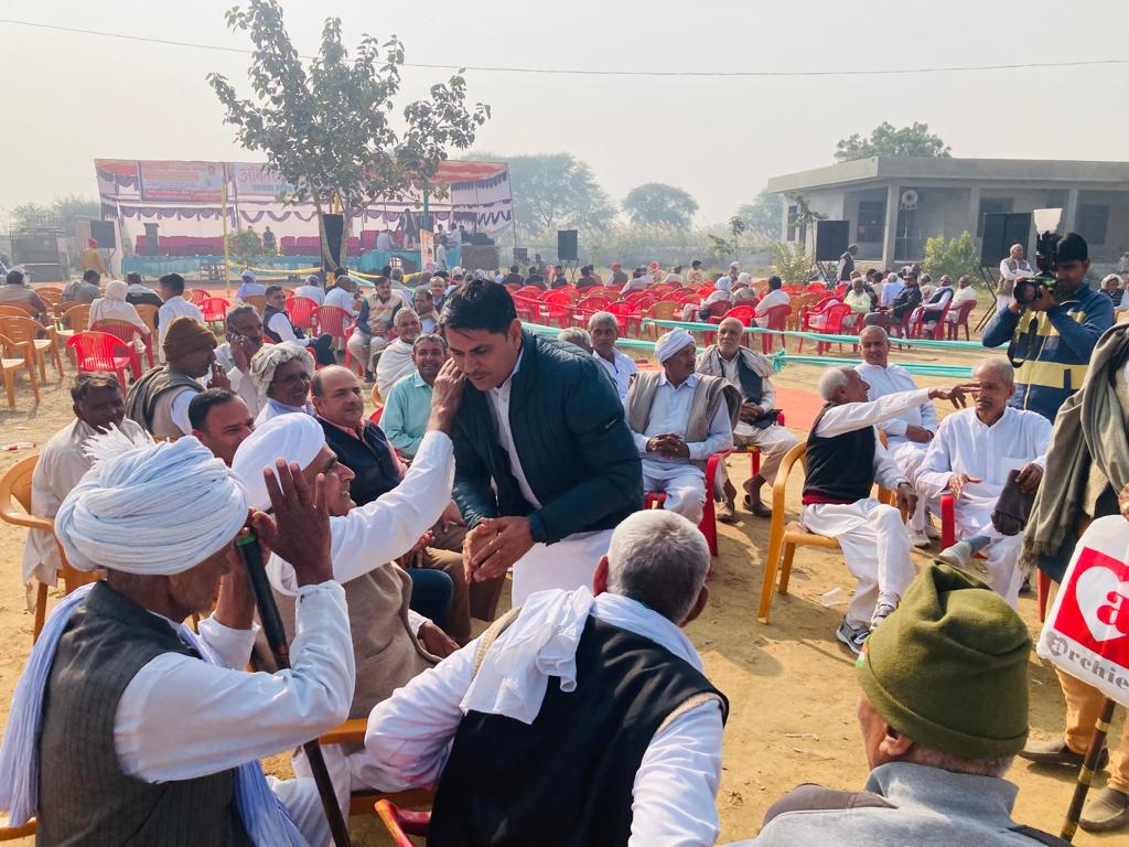 indurajnarwal's tweet photo. आज बरोदा विधानसभा के अनेक गांवों में विभिन्न सामाजिक कार्यक्रमो व लोगो के सुख-दुख में भाग लिया। इस अवसर पर गांव के बड़े-बुजुर्गों से आशीर्वाद लिया। 
@BhupinderShooda @DeependerSHooda @BSHooda @TeamDeepender https://t.co/RvzYr44NnY