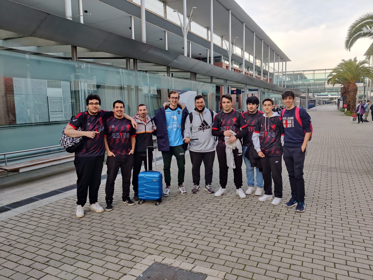 LFPS_GAMING's tweet photo. Los únicos españoles que han sostenido el titulo de la national 😉
Obrigado @RhynoEsports_ 

@LFPS_GAMING 🤝 @RhynoEsports_ https://t.co/sEEodg93Db