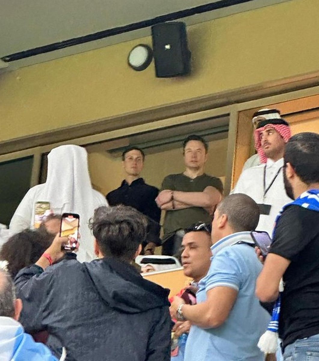 dohanews's tweet image. Elon Musk and former US President Donald Trump’s son in law, Jared Kushner have been spotted at the World Cup final match in Qatar.

@elonmusk @jaredkushner @fifaworldcup 

📸: @alwoozain