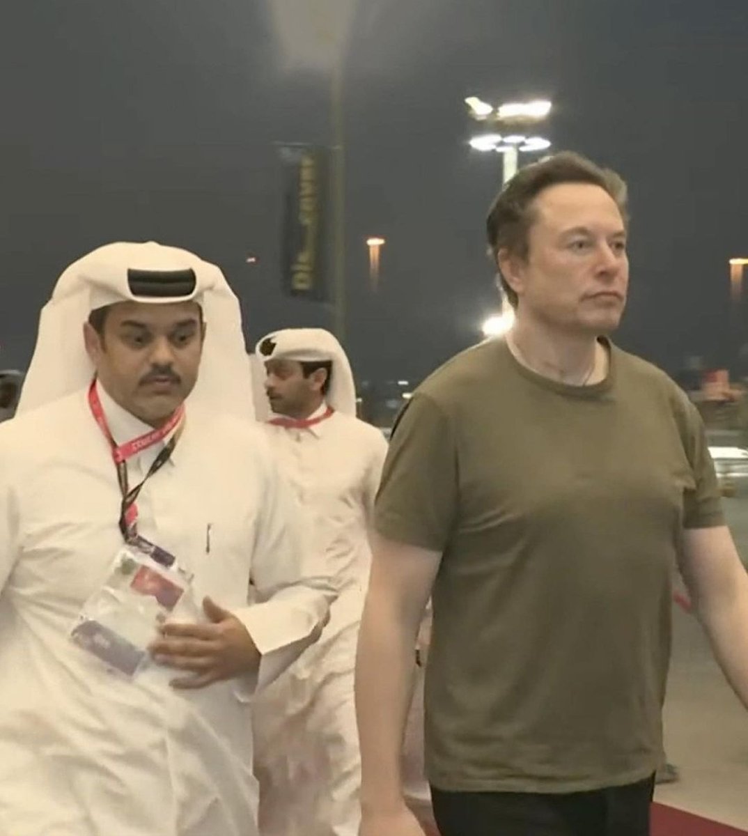 dohanews's tweet image. Elon Musk and former US President Donald Trump’s son in law, Jared Kushner have been spotted at the World Cup final match in Qatar.

@elonmusk @jaredkushner @fifaworldcup 

📸: @alwoozain
