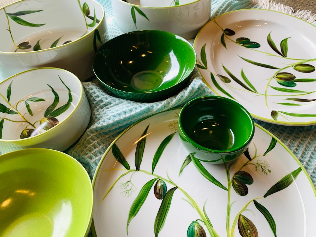 sriceylonp's tweet photo. O L I V E    G A R D E N 🍃 
Customer's Choice is the best choice 
 #unique #customised #crockery #delivery #tabletop #dinner #hotelware #colorful #tableware #handpainted #branding #logoprinting #madeinsrilanka #tea #elegance #dinnerset #teaset #mugs #ceylon #gift #porcelain https://t.co/0Ln2iaKETP