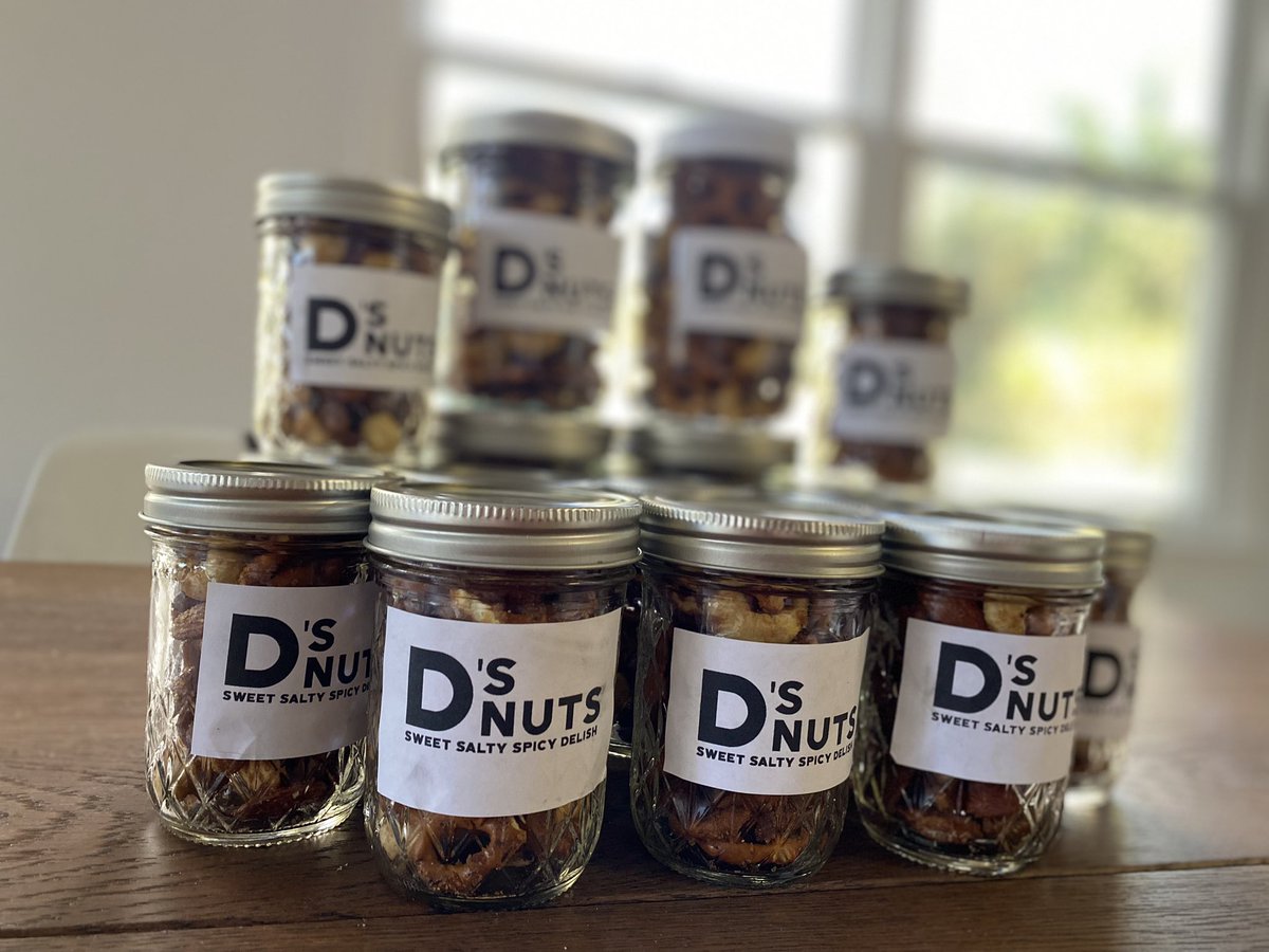 MisfitMtn's tweet photo. Cookies are good. D’s Nuts are better. Merry Christmas everyone. #misfitmountain https://t.co/tonb7e0xZc