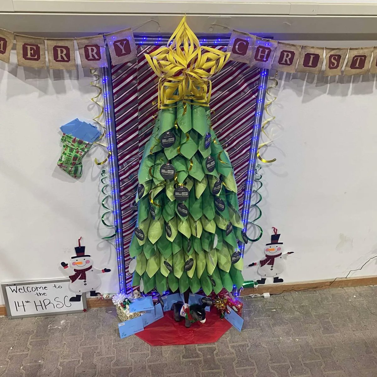 1Programs's tweet photo. 14th HRSC and Mini Blackjack send their holiday greetings from downrange.   They used local resources to bring cheer and festive decorations for all. Great job! 

#deploymentlife #christmas2022 
#MiniBlackjacksAdventures #MiniontheMove @CSMTownsendW @1stTSC_CSM @1stTSC https://t.co/IFDbDZe4fp