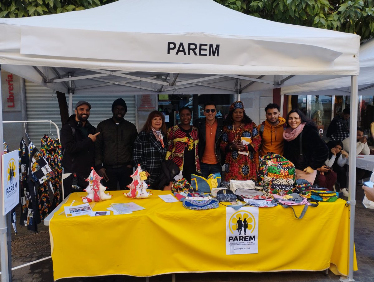 Exitazo para nuestro stand de Parem, a la ocasión del día de las personas migrantes. Gracias a tod@s l@s Paremit@s por venir, Adriana nuestra presidente y al  <a href="/AytoMurcia/">Ayuntamiento de Murcia</a>