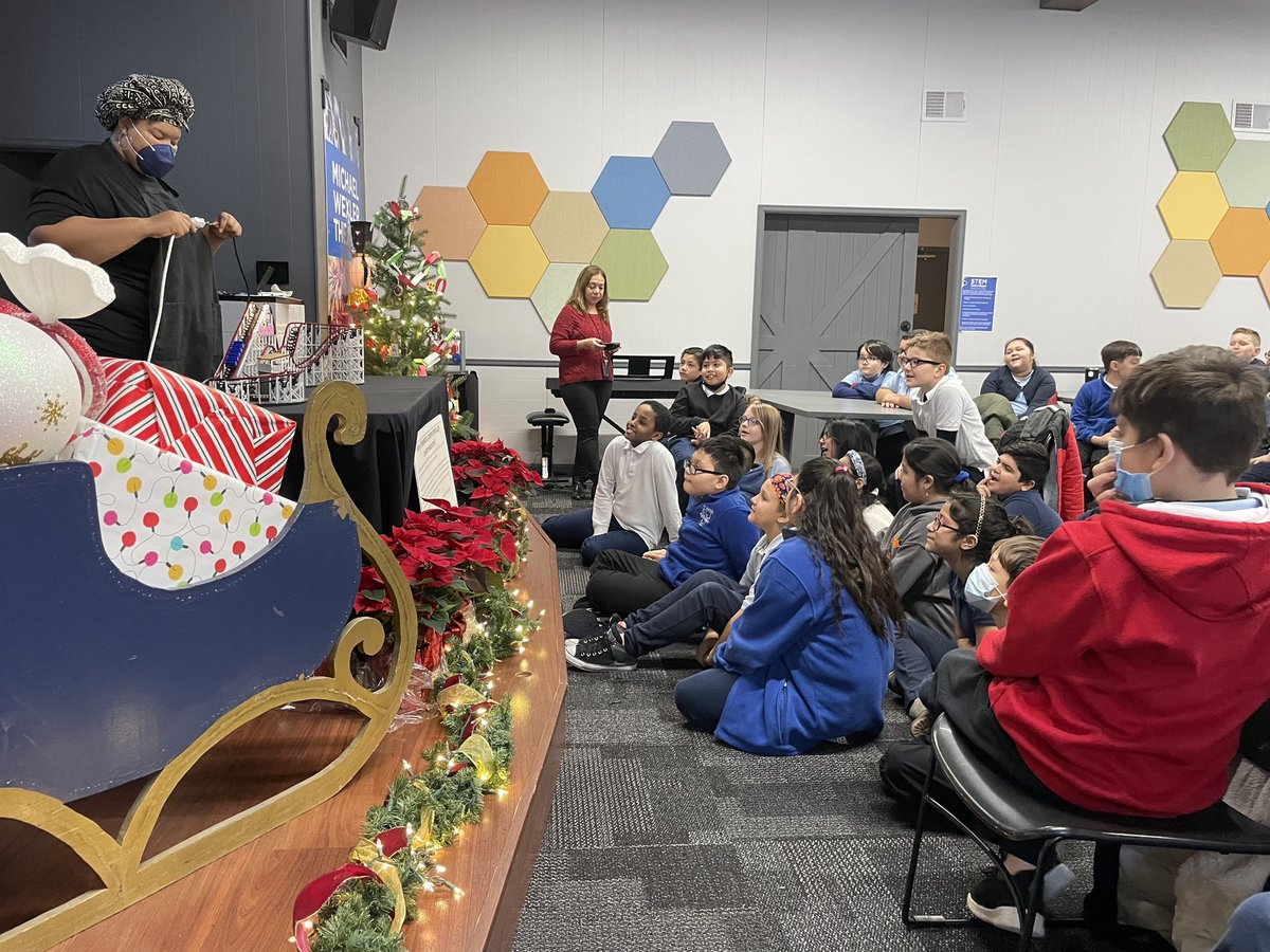 DrJEntsminger's tweet photo. Kennedy and Fry students enjoyed a field trip to the Homewood Science Center! They learned about the science of roller coasters! #KennedyCallOut #Burbank111 @maryrein5 #falcon4 #fry5 #science #fieldtrip #sisterschools https://t.co/cwcFq78RUw