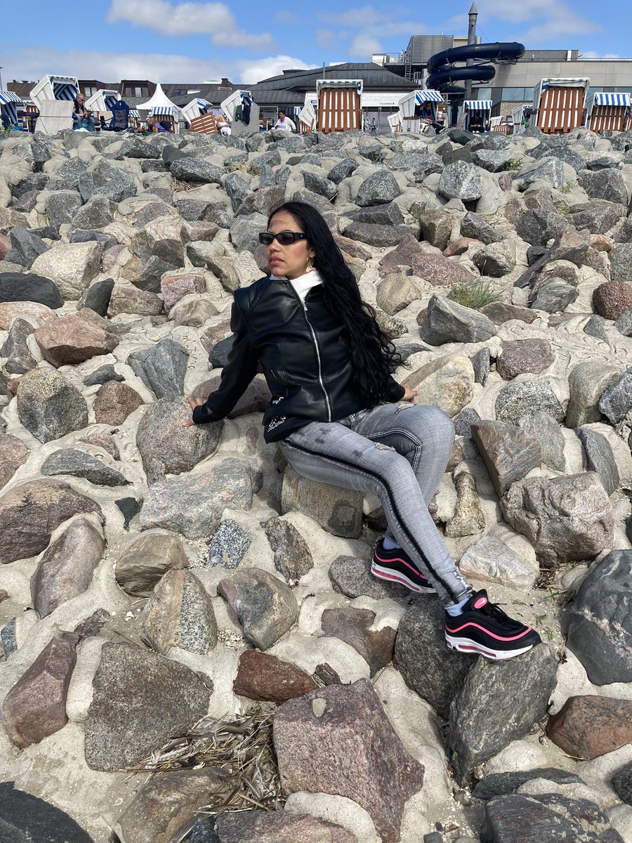 Tekohas1's tweet photo. In the beach https://t.co/FzEZTp7G3L