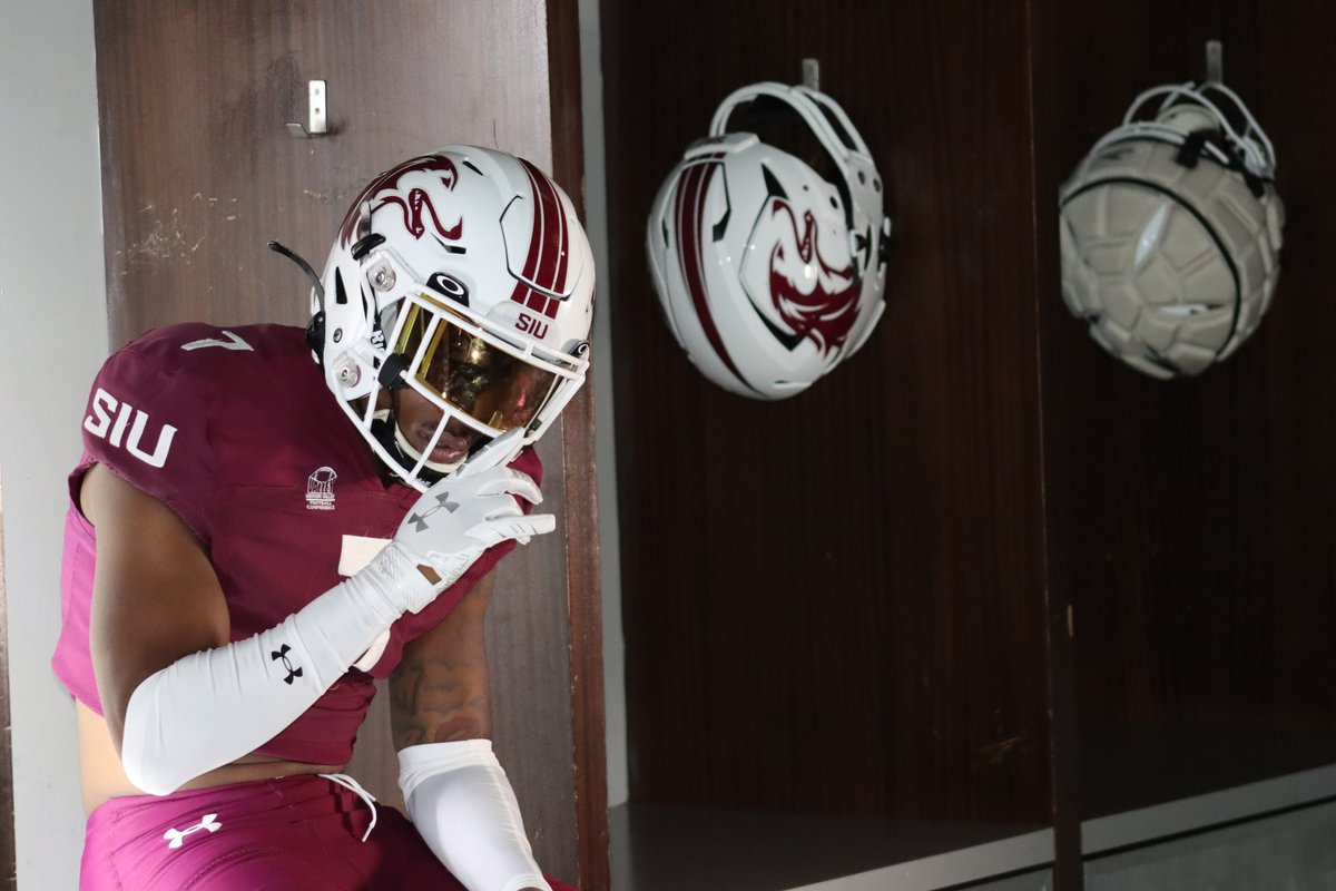 blake_stillwell's tweet photo. Had a blast at my SIU visit,huge thanks to @17NickHill &amp; the entire staff of @SIU_Football for everything! https://t.co/C8hz7AZKky