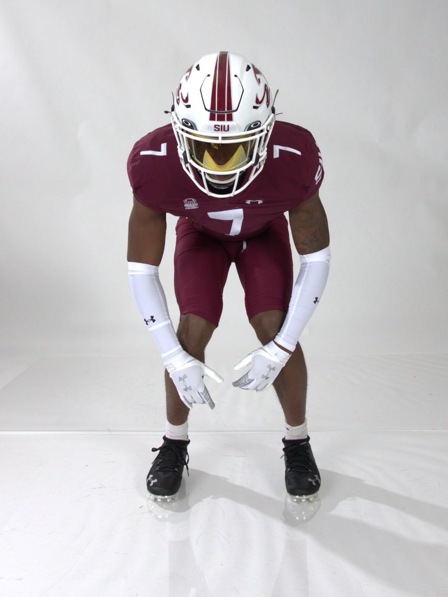 blake_stillwell's tweet photo. Had a blast at my SIU visit,huge thanks to @17NickHill &amp; the entire staff of @SIU_Football for everything! https://t.co/C8hz7AZKky
