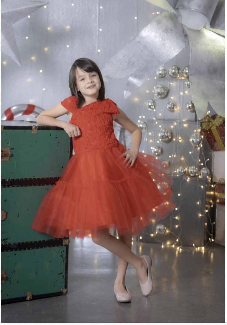 marianaburgosmb's tweet photo. Look Navidad 2022. Gracias @joshdegel Mariana Burgos atelier #looknavideño #stylegirl #dress #reddress https://t.co/SYNu6YFwki